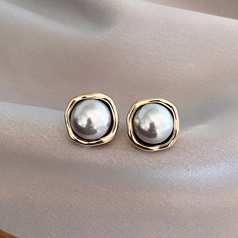 Isla Pearl Earrings
